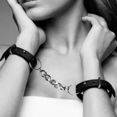Esposas Brazaletes Negro - Ajustable | Bijoux Indiscrets