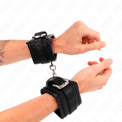 KINK - MUÑEQUERAS NEGRO CON HEBILLA DE DIAMANTES DE IMITACIÓN AJUSTABLE 25-32 CM X 5.5 CM KINK WRIST RESTRAINT