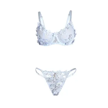 Conjunto Sujetador y Panties con Bordados de Flores Celeste