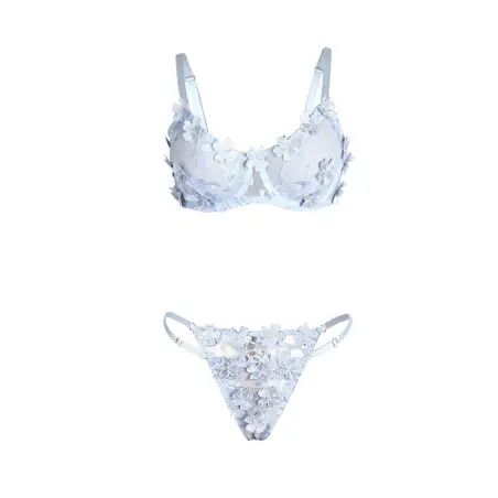 Conjunto Sujetador y Panties con Bordados de Flores Celeste