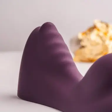 ROCKS- OFF - RUBY GLOW VIBRADOR SIT-ON MORADO Para Clítoris