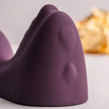 ROCKS- OFF - RUBY GLOW VIBRADOR SIT-ON MORADO Para Clítoris
