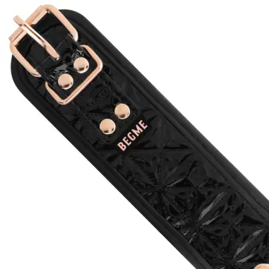 BEGME - BLACK EDITION COLLAR CON CADENAS Y PINZAS PEZONES CON FORRO DE NEOPRENO 